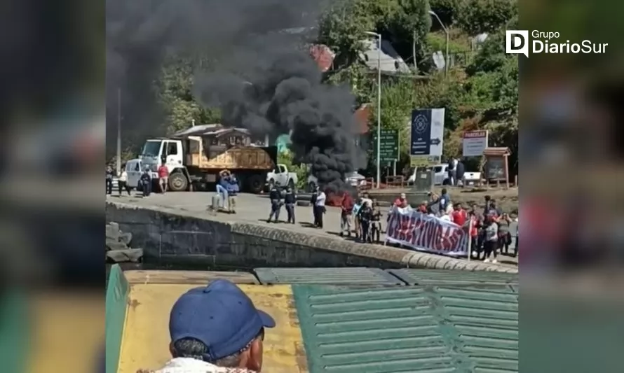 Con bloqueo de muelle de Corral se desarrolla protesta por fallas en conectividad marítima