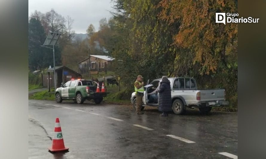 Carabineros de Llifén realizan controles vehiculares en sector cordillerano