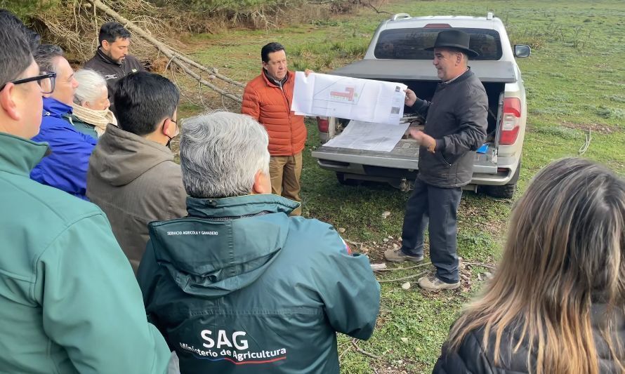 Servicios del agro y de salud visitaron terreno en Paillaco en el que la cooperativa Coopcarne espera construir un frigorífico