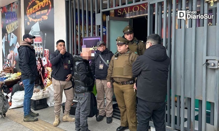 Fiscalización en calle Ismael Valdés. Créditos: Municipalidad de Valdivia.