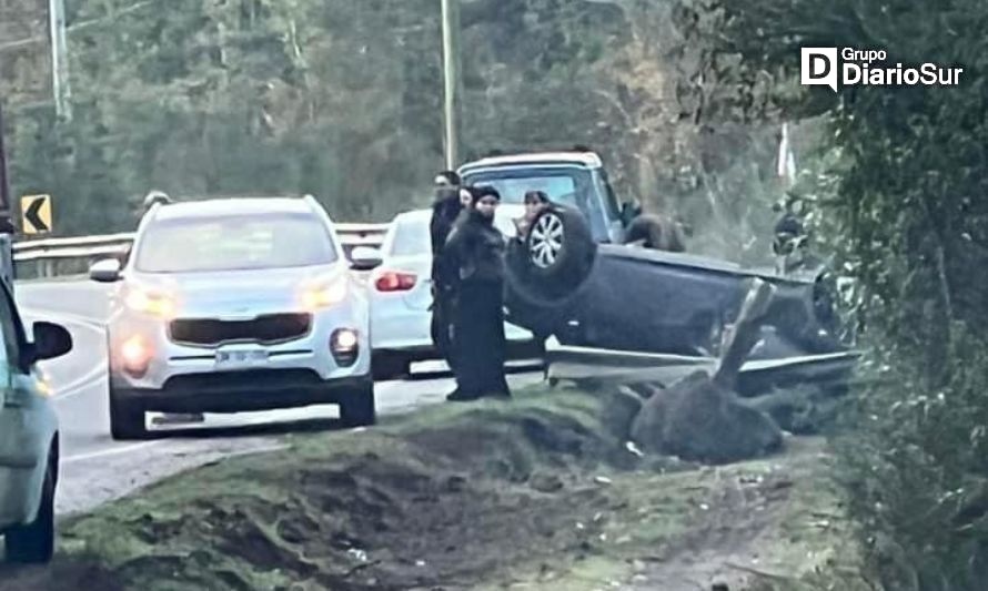 Vehículo volcado en ruta T-206. Créditos: Redes sociales.