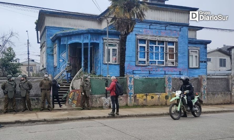 Fin a ocupación ilegal: Desalojan sede de la DC en Valdivia