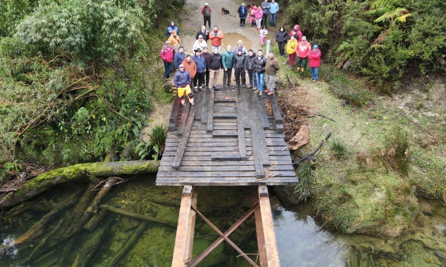 “Tenemos a familias aisladas por desidia”: las duras críticas al MOP por no reparar puente sobre río Colun