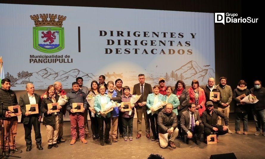 Dirigentes sociales fueron homenajeados en Panguipulli