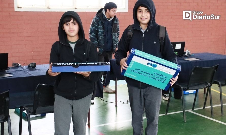 Casi cuatro mil estudiantes de Los Ríos de séptimo básico recibirán computadores 