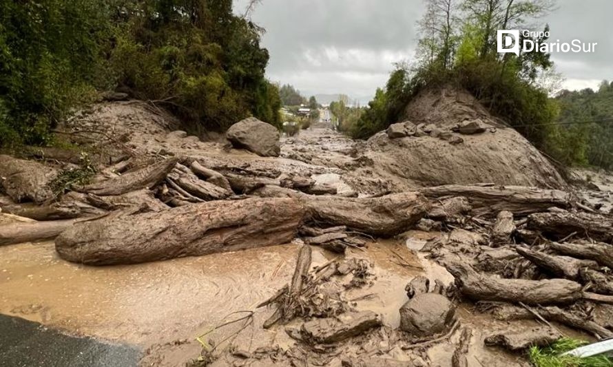 Aluvión corta totalmente ruta Futrono-Llifén a la altura de Caunahue