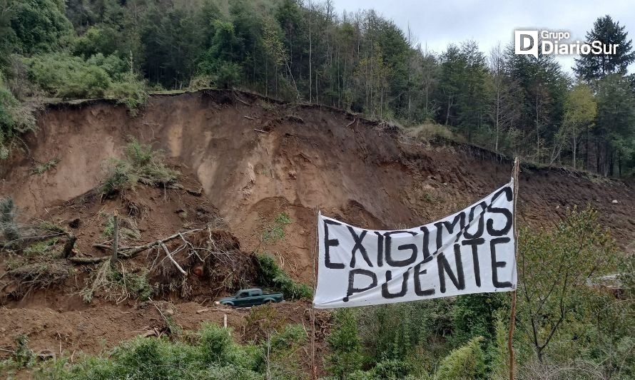 Chabranco exige un puente: comunidad se manifiesta en la cordillera de Futrono