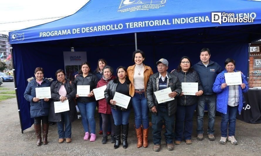 Indap Los Ríos entregó proyectos de inversión a familias campesinas de Río Bueno