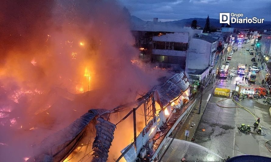 Mega incendio en Valdivia: revelan que bodegas de mall chino contenían elementos explosivos 