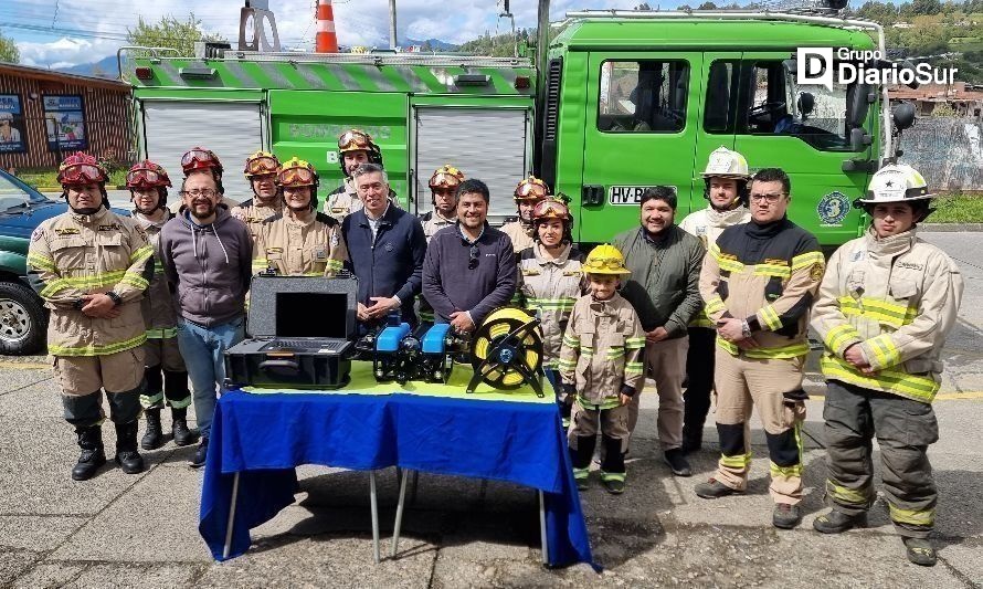 Municipio de Panguipulli entregó moderno robot para búsqueda subacuática a Bomberos