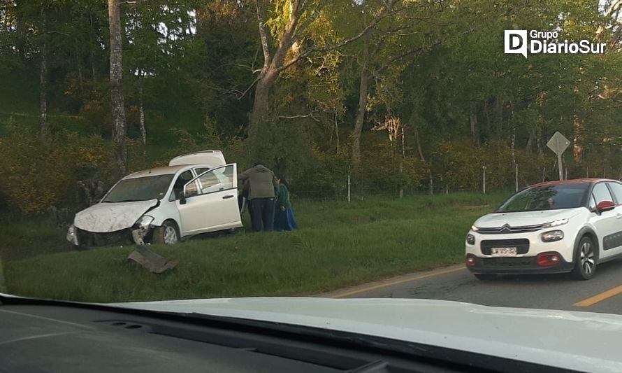 Vehículo despistó este martes en acceso a Futrono