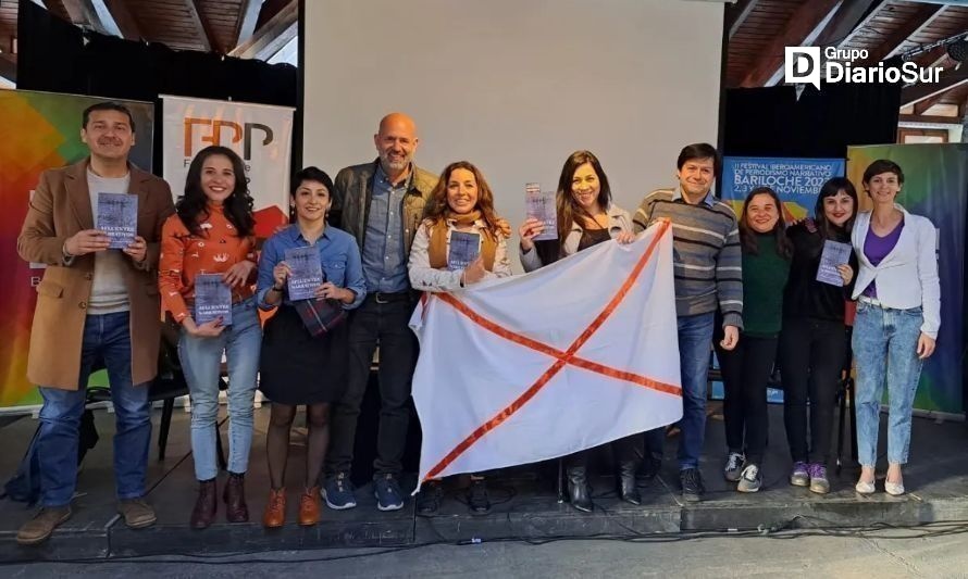 La delegación de periodistas valdivianos, acompañados de los profesionales argentinos Ángeles Alemandi y Santiago Rey, quienes apoyaron en la edición final. Crédito: cedida.