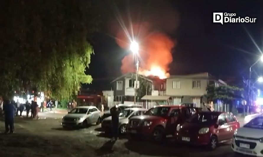 Incendio declarado en iglesia moviliza numerosos carros de bomba en Valdivia