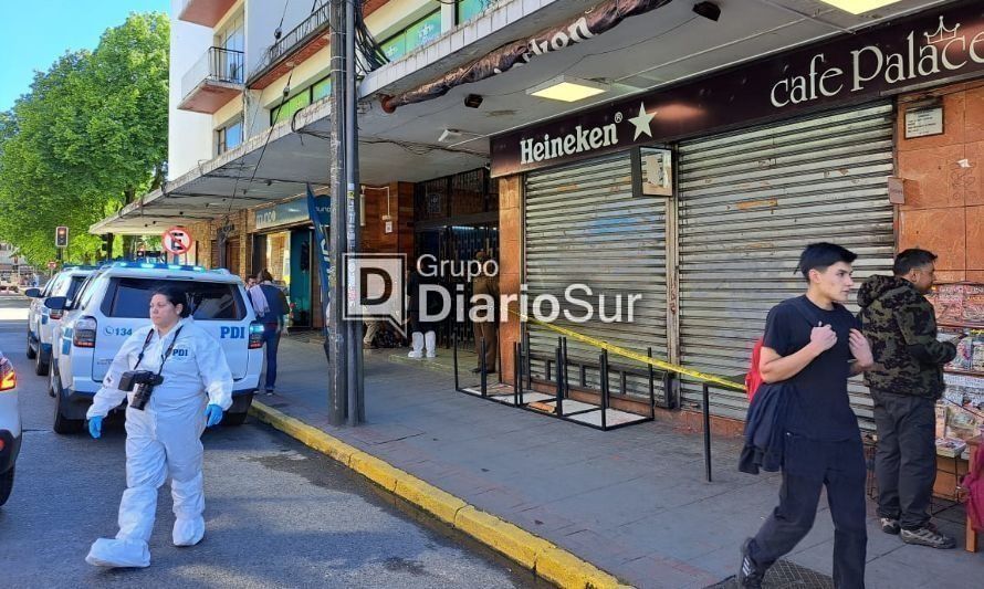 Fiscal y PDI llegan al Café Palace tras noche de furia por desaparición de perros comunitarios