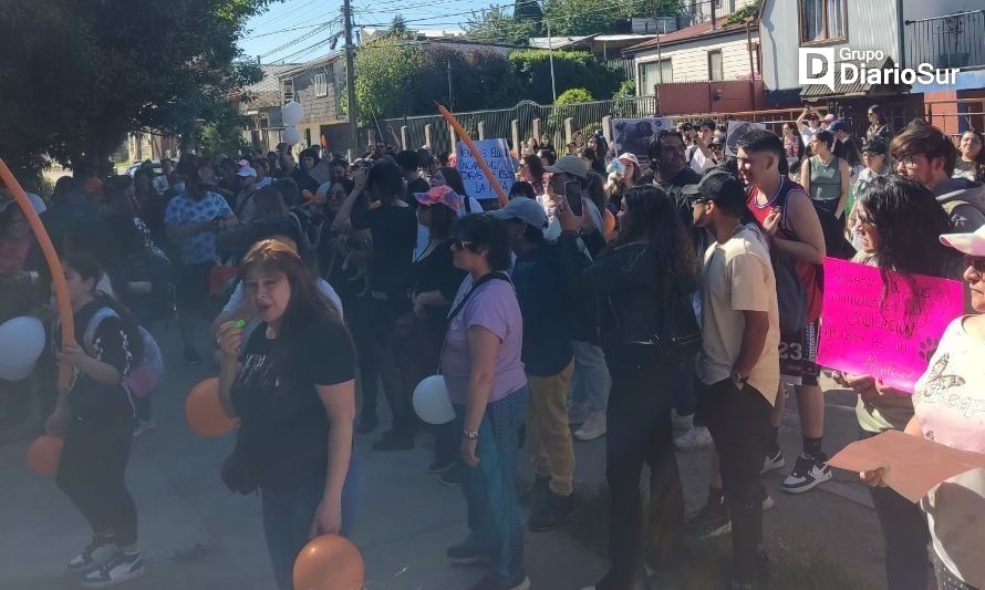 Manifestantes marchan por "Viejito" y "Caballita" en Valdivia