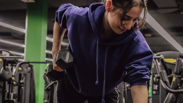 Del gimnasio a la calle: la versatilidad y el estilo de las poleras deportivas de Nike