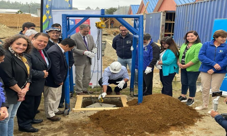 Instalan primera piedra del esperado SAR de Futrono