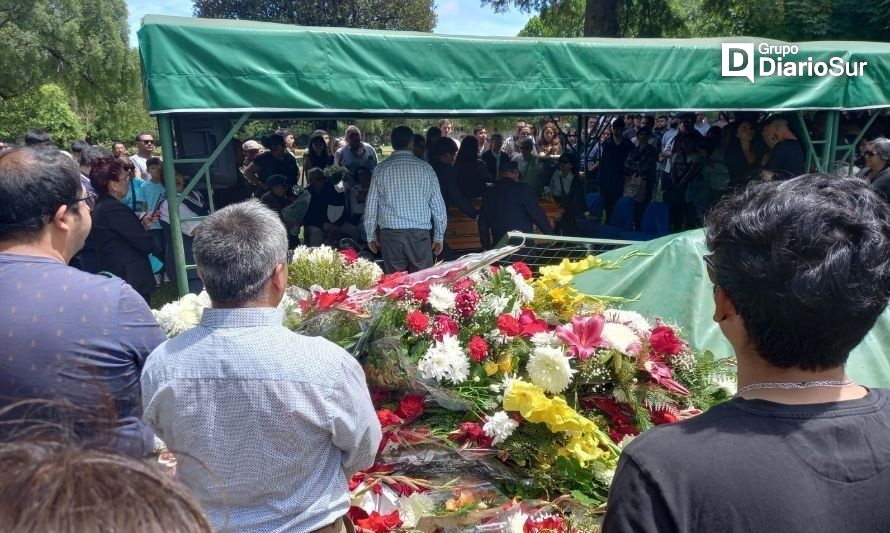 Álvaro y Vicente ya descansan: familiares y amigos brindaron masiva despedida  