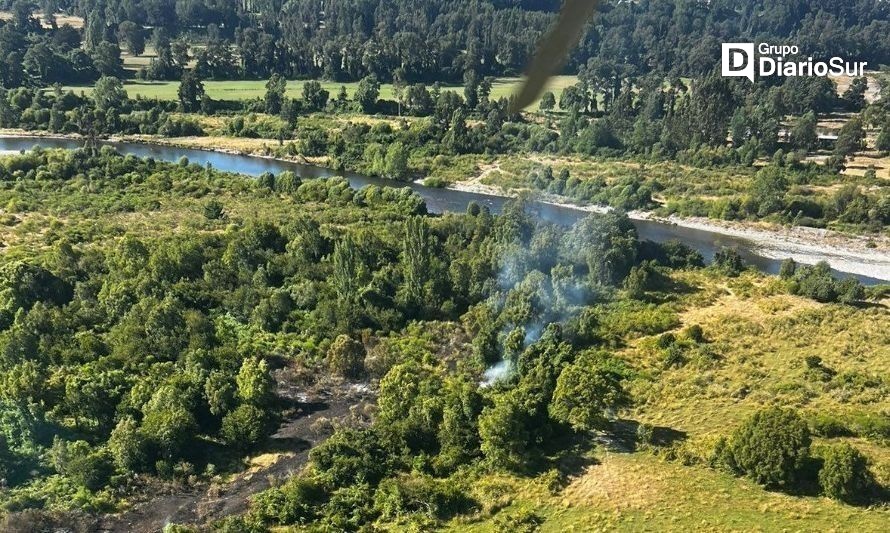 Incendio forestal amenaza sector rural de Los Lagos