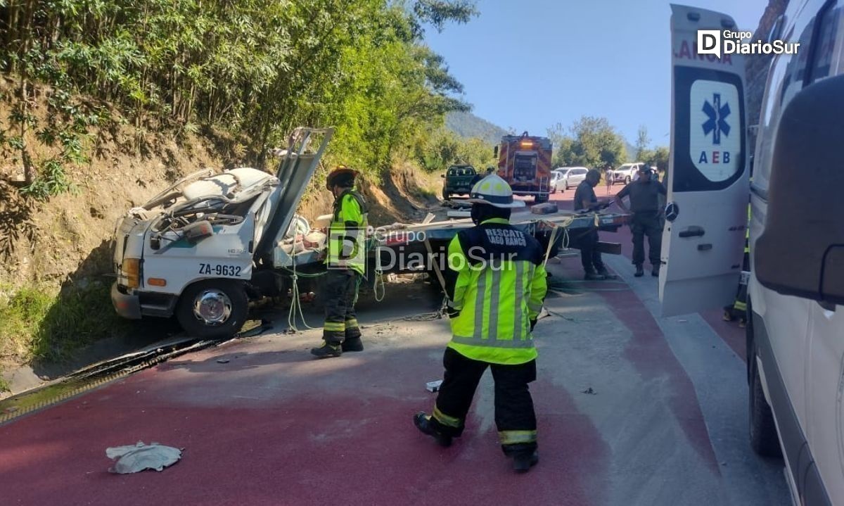 Bomberos de Lago Ranco movilizados por accidente en ruta Riñinahue-Calcurrupe