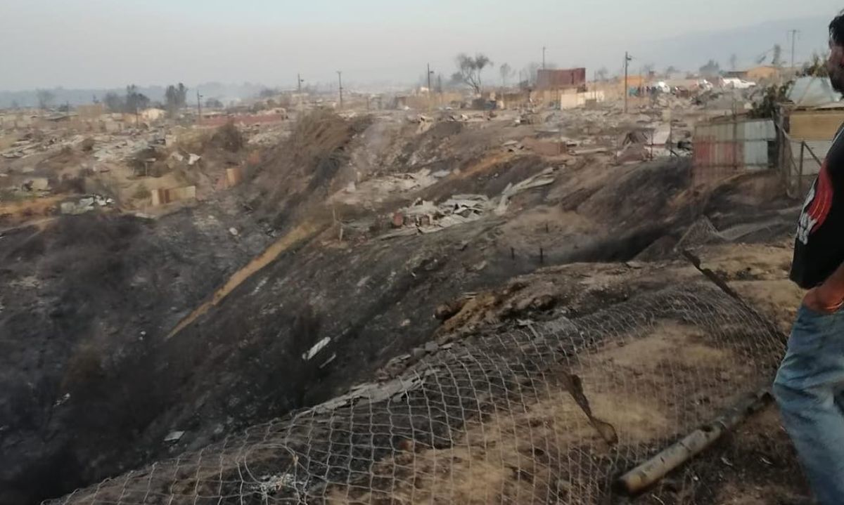 Valdivia anuncia campaña para afectados por incendios en Valparaíso