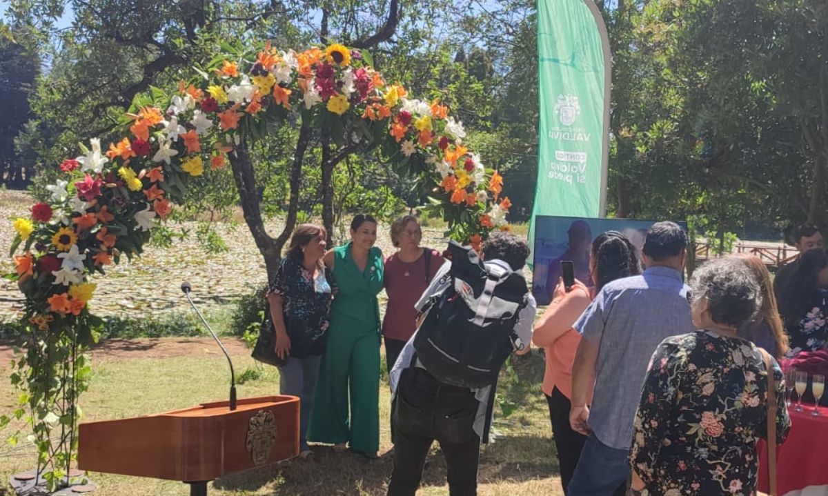 Valdivia celebra su cumpleaños premiando a personalidades destacadas de la comuna