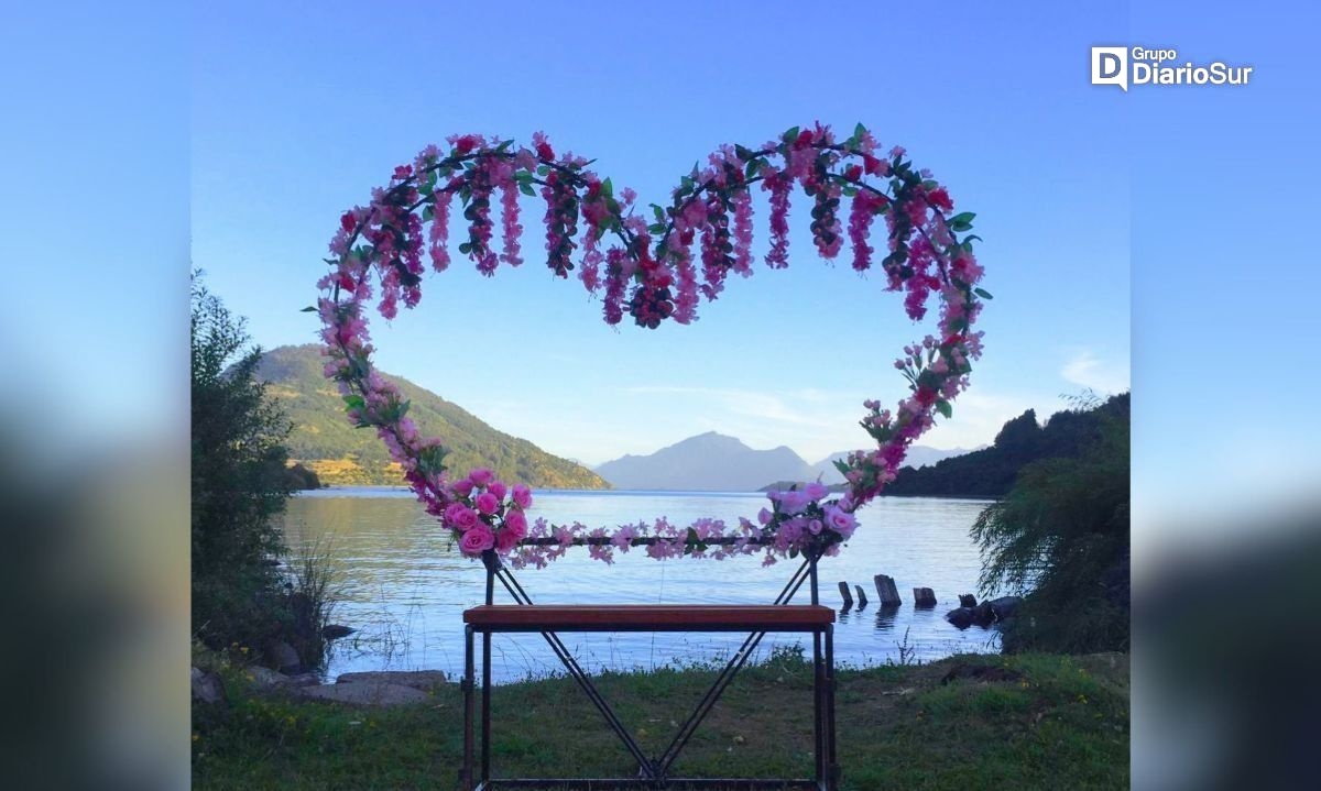 Pareja futronina comparte su corazón en Puerto Las Rosas este Día de los Enamorados