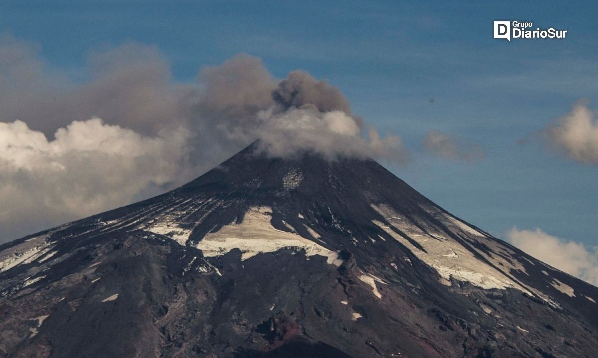 Persiste Alerta Amarilla por actividad del Volcán Villarrica en dos regiones