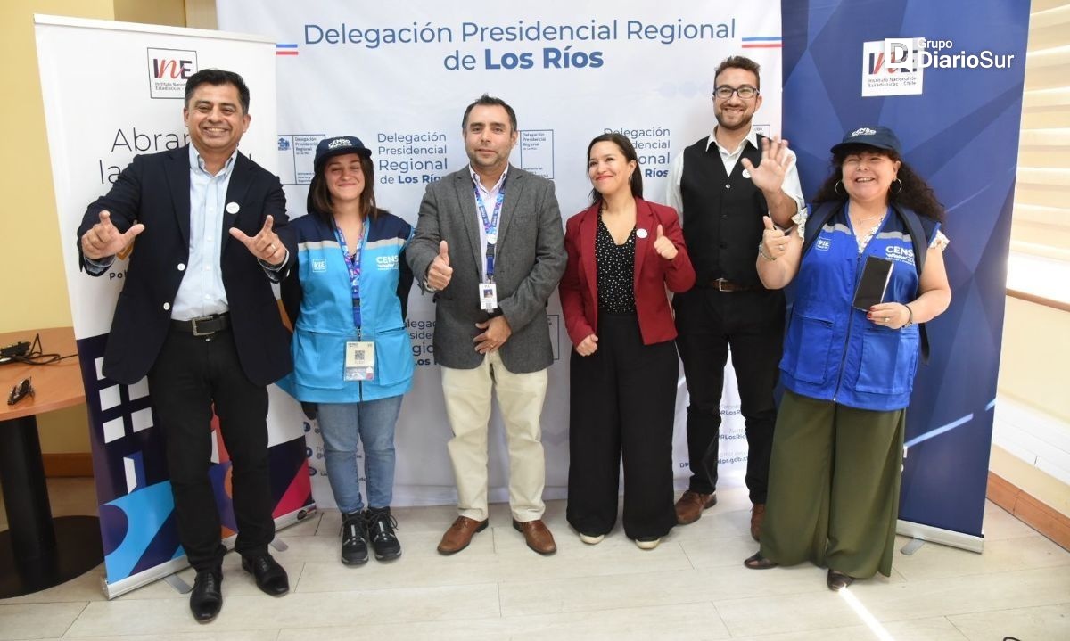 Presentan indumentaria, credencial y equipamiento del personal en terreno para el Censo 2024 en Los Ríos