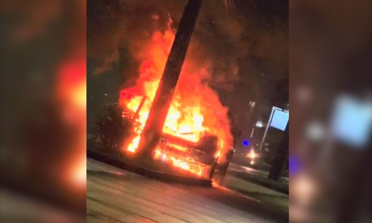 Vehículo se incendió después de estrellarse en La Unión