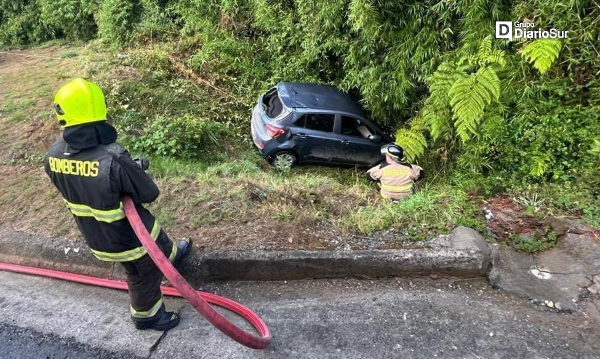 Bomberos de Antilhue se movilizaron por accidente en Ruta T-35