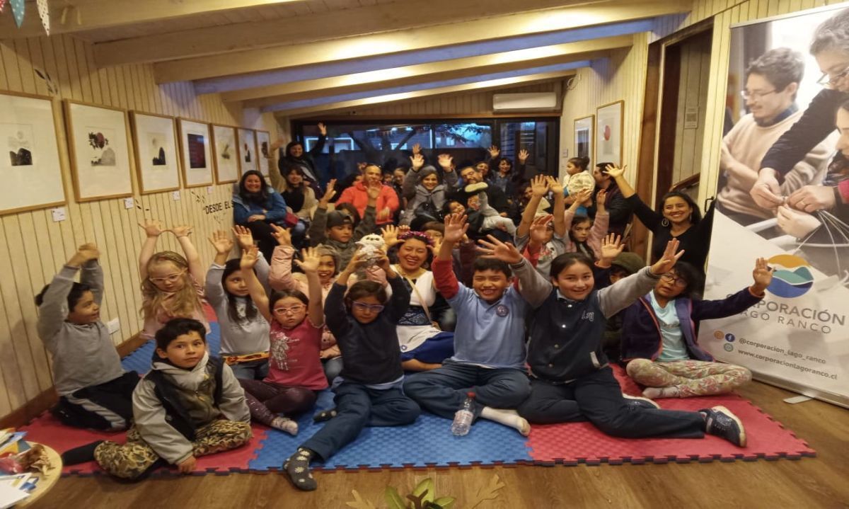 Niños y niñas de Lago Ranco disfrutaron de los relatos de la Cuentacuentos Sandra Huenupan