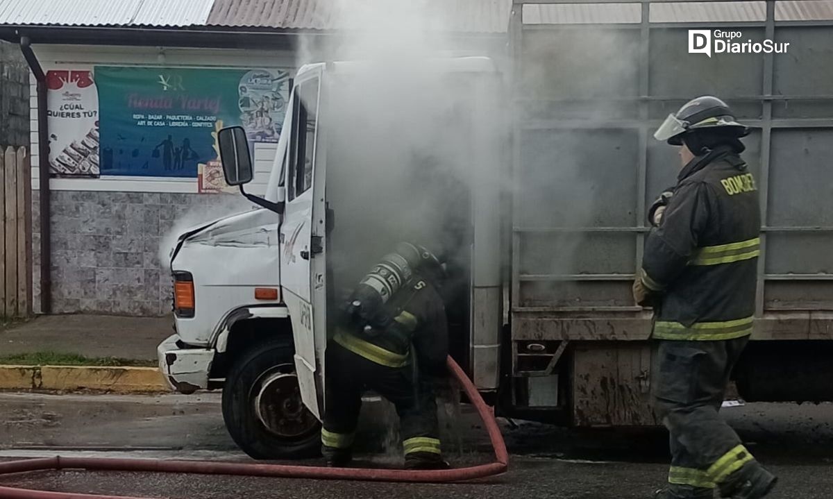 Incendio afectó a camión en Futrono 