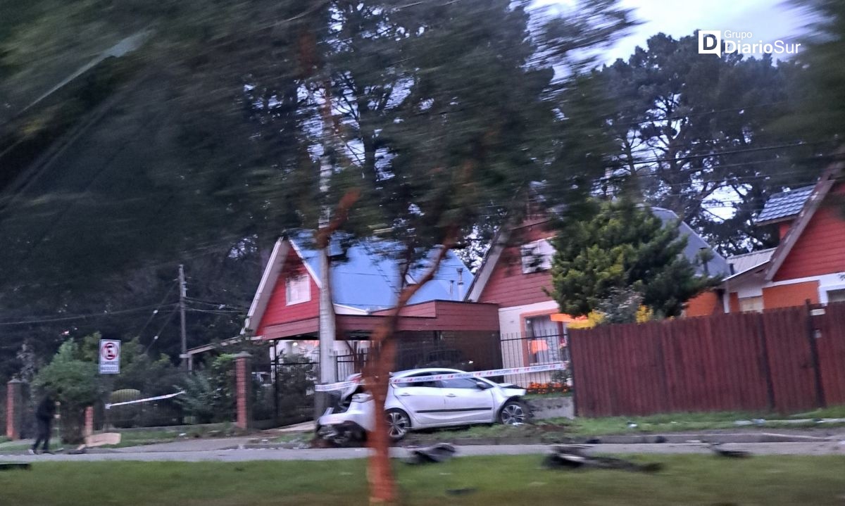 Conductor derribó poste del tendido eléctrico en el sector sur de Valdivia 
