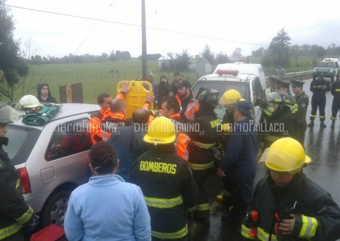Tres personas lesionadas deja colisión entre automóvil argentino y furgón de Carabineros 