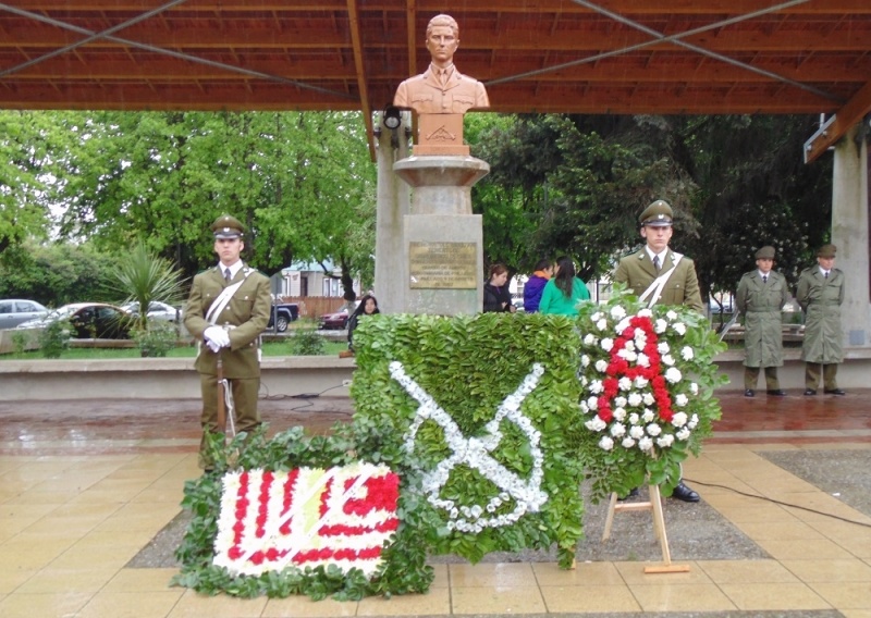 Carabineros de Paillaco rindieron homenaje al Teniente Merino