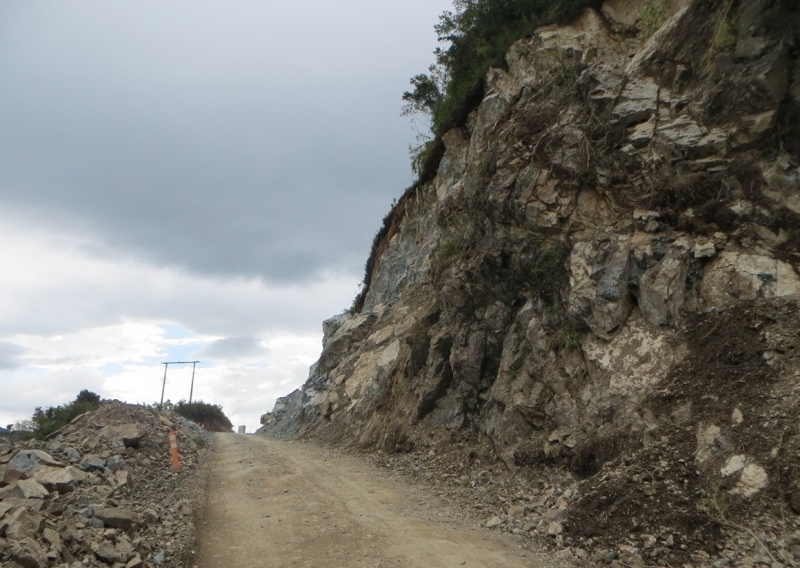 Corte de camino hacia Lago Ranco por obras de pavimentación de Ruta T-85