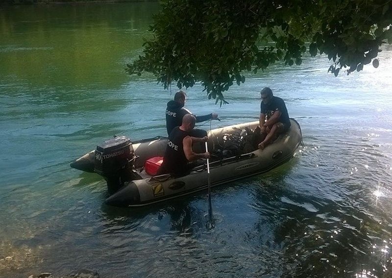 Bomberos y el Gope buscan a mujer que se lanzó desde el puente de acceso a Río Bueno