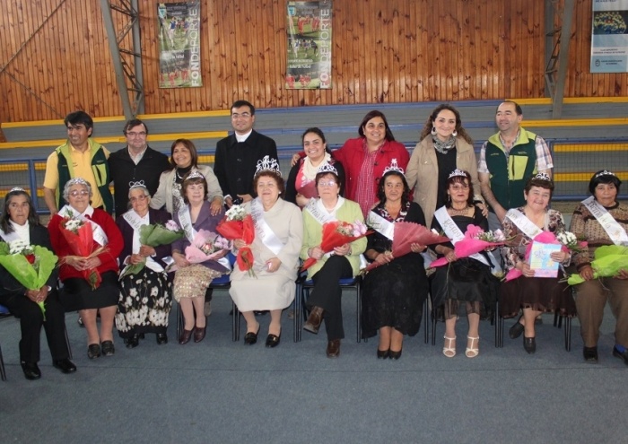 Adultos mayores de Futrono celebraron su día con intensa jornada de actividades