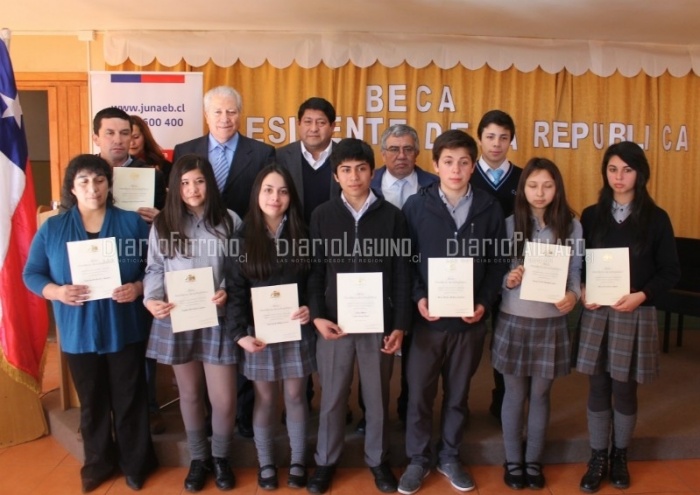 Destacados alumnos de Lago Ranco recibieron Beca Presidenta de la República