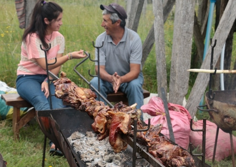 Partió la Segunda Feria Costumbrista de Pumol