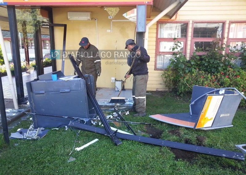 ANOCHE: Delincuentes se llevaron el único cajero automático de Lago Ranco