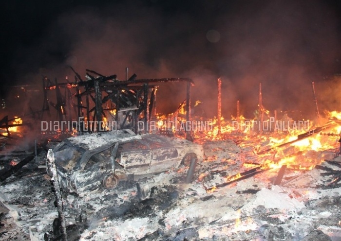 Incendio destruyó vivienda y automóvil en localidad de Loncopán