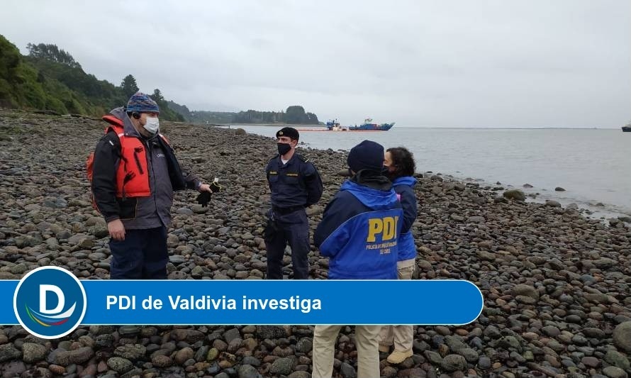 Investigan hundimiento de pontón salmonero con 5 mil litros de diésel en Puerto Montt