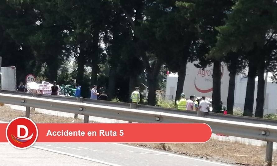 Tráfico cortado por volcamiento de camión en Cruce Los Tambores