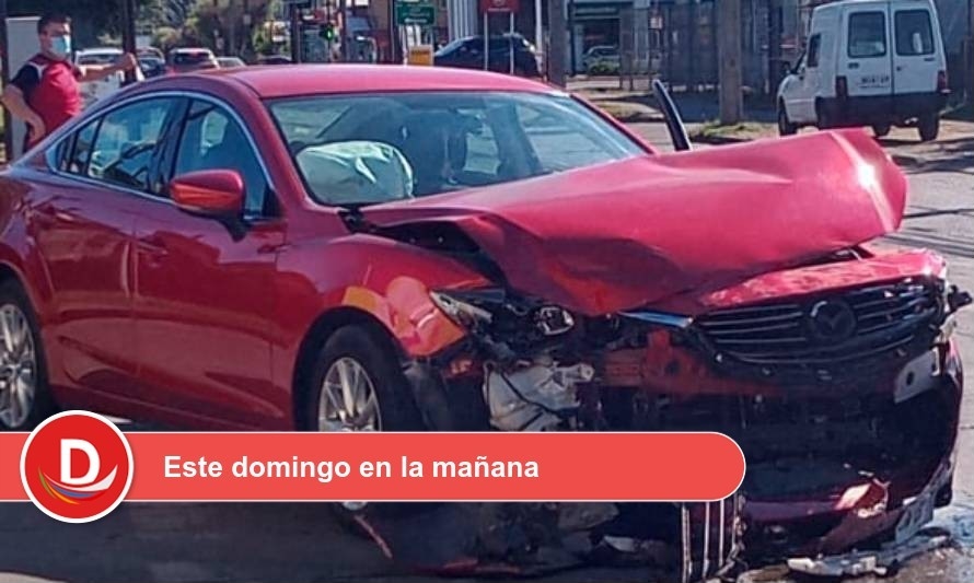 Se pasó un semáforo: Violenta colisión deja un lesionado en Valdivia 