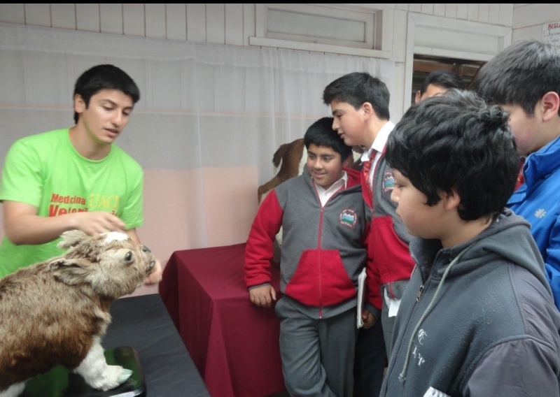 Uach y Explora presentan itinerancia científica en colegio José Manuel Balmaceda