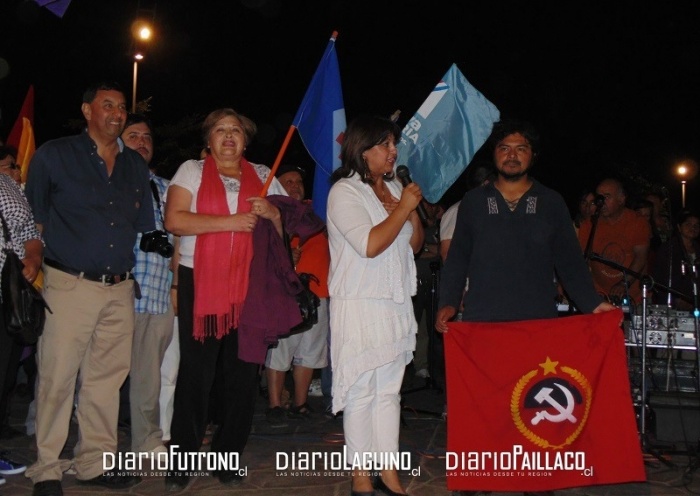 Cientos de personas se reunieron a festejar el triunfo de Michelle Bachelet