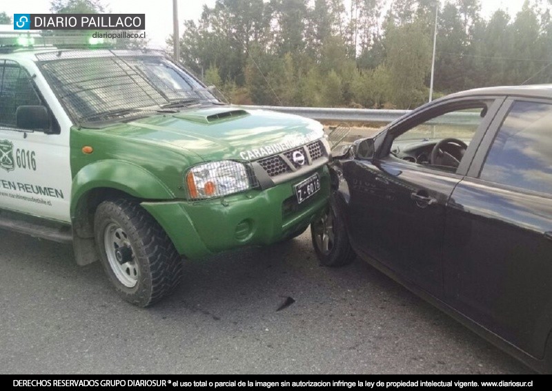 Automóvil de nacionalidad argentina colisionó camioneta de Carabineros en cruce de Reumén