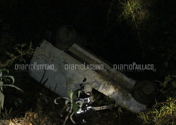 Vehículo cayó a quebrada de 10 metros en sector Pucara Bajo en la comuna de Los Lagos